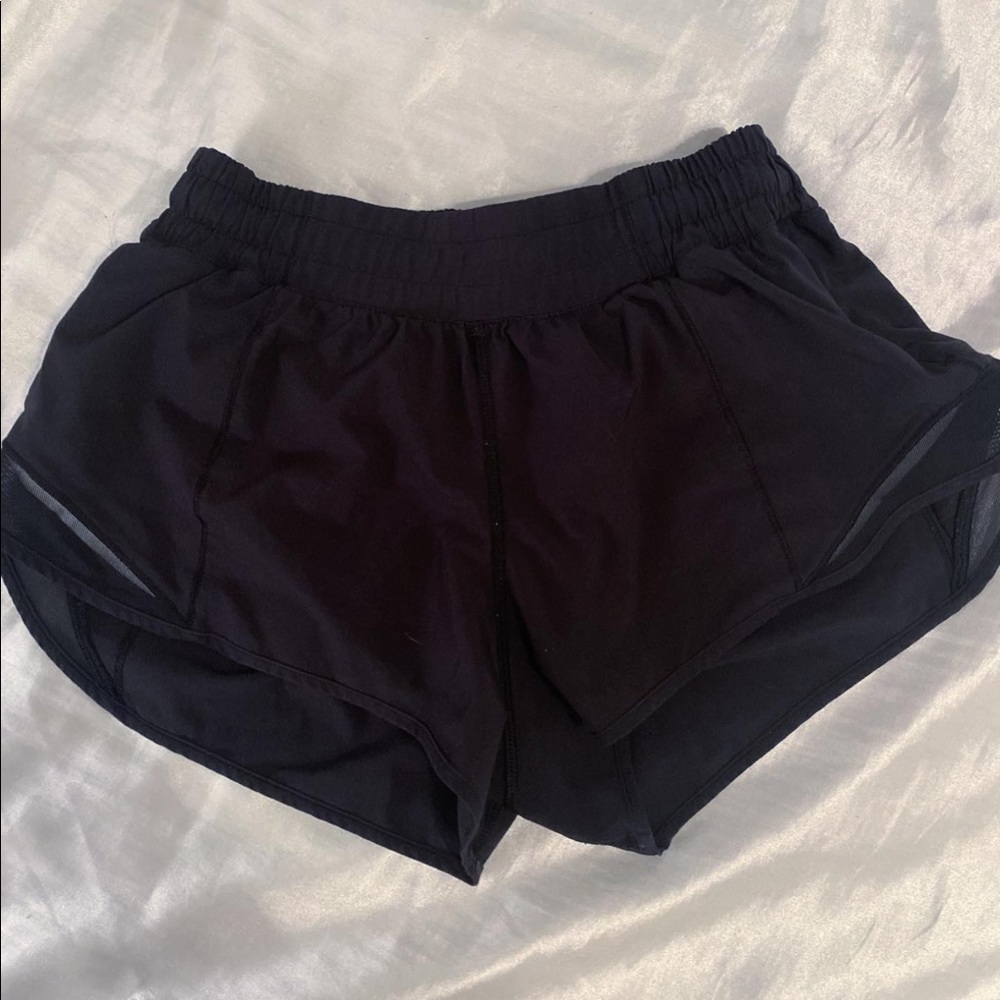 Lululemon Hotty Hot Shorts size 4 & 2.5 inch
